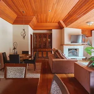 https://apto-charmoso-com-lareira-prximo-ao-capivari.camposdojordaohotels.net